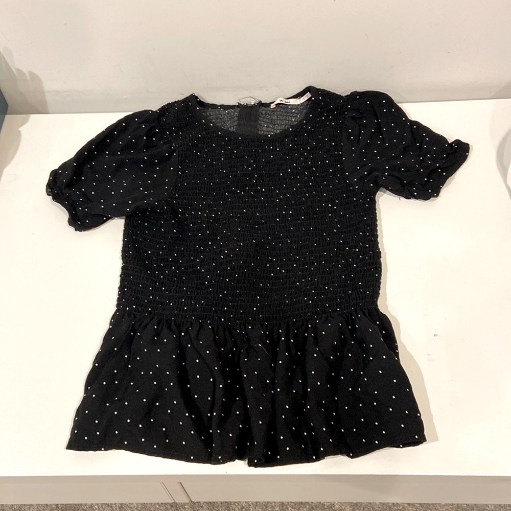 Elegant fancy top with zipper on back